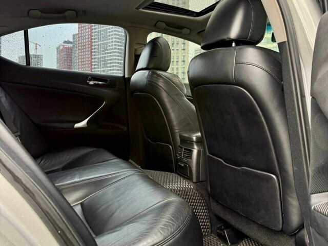 Сірий Лексус ІС, об'ємом двигуна 2.5 л та пробігом 283 тис. км за 8300 $, фото 14 на Automoto.ua