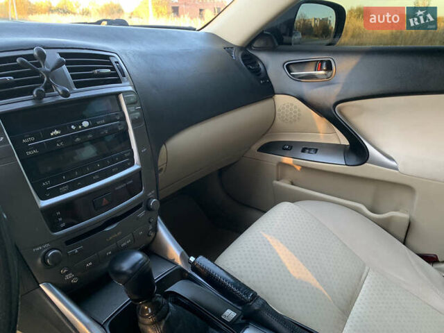 Сірий Лексус ІС, об'ємом двигуна 2.23 л та пробігом 320 тис. км за 7500 $, фото 47 на Automoto.ua