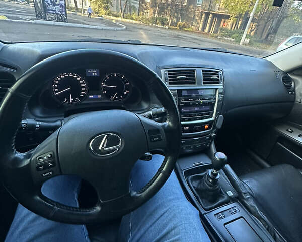 Серый Лексус ИС, объемом двигателя 2.23 л и пробегом 300 тыс. км за 4000 $, фото 19 на Automoto.ua