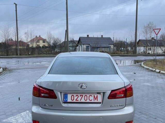Серый Лексус ИС, объемом двигателя 2 л и пробегом 321 тыс. км за 3800 $, фото 7 на Automoto.ua