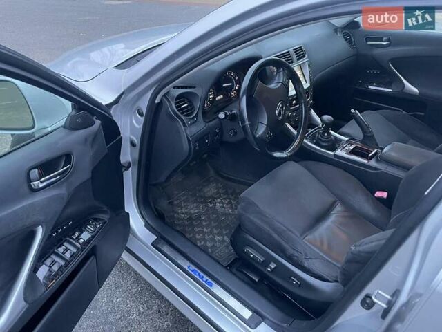 Серый Лексус ИС, объемом двигателя 2.23 л и пробегом 250 тыс. км за 7300 $, фото 2 на Automoto.ua