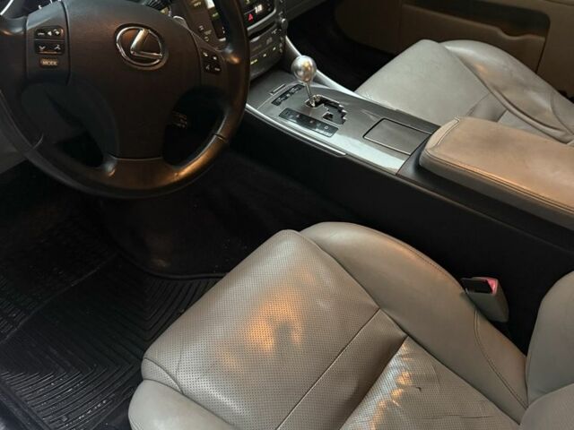 Серый Лексус ИС, объемом двигателя 0 л и пробегом 220 тыс. км за 9300 $, фото 6 на Automoto.ua