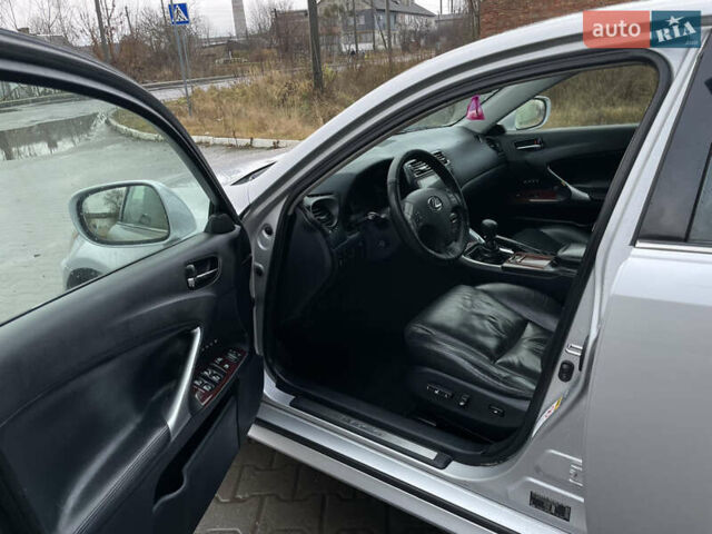 Серый Лексус ИС, объемом двигателя 2.23 л и пробегом 300 тыс. км за 3850 $, фото 14 на Automoto.ua