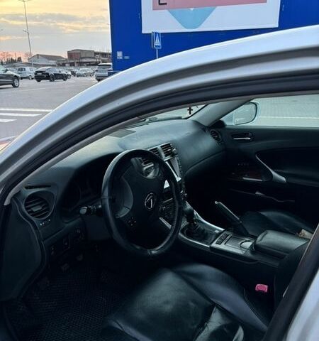 Сірий Лексус ІС, об'ємом двигуна 2.23 л та пробігом 345 тис. км за 7500 $, фото 19 на Automoto.ua