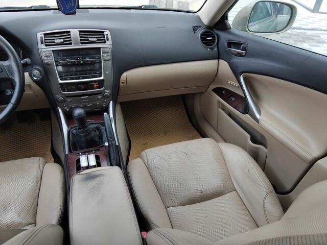 Серый Лексус ИС, объемом двигателя 2.2 л и пробегом 240 тыс. км за 4400 $, фото 11 на Automoto.ua