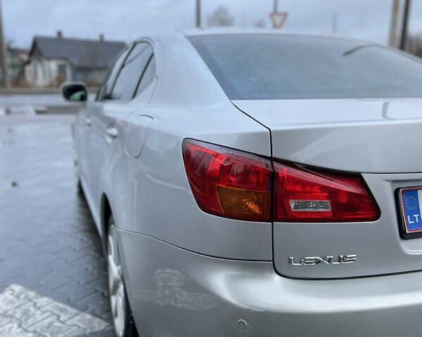 Серый Лексус ИС, объемом двигателя 2.23 л и пробегом 300 тыс. км за 3850 $, фото 7 на Automoto.ua