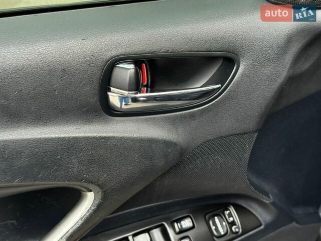 Сірий Лексус ІС, об'ємом двигуна 3 л та пробігом 259 тис. км за 8499 $, фото 36 на Automoto.ua
