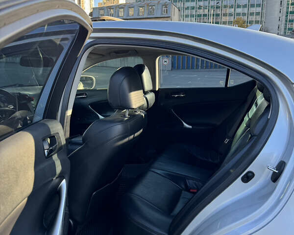 Лексус ИС 2007 в Киеве на Automoto.ua Серый Лексус ИС, объемом двигателя 2.5 л и пробегом 285 тыс. км за 9500 $, фото 17 на Automoto.ua