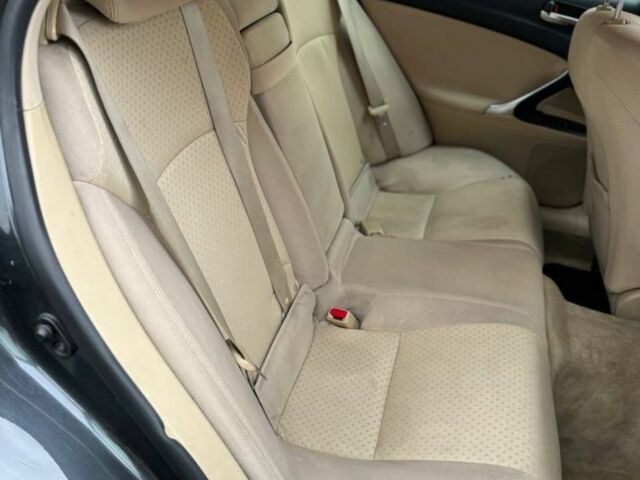 Сірий Лексус ІС, об'ємом двигуна 2.2 л та пробігом 250 тис. км за 3700 $, фото 7 на Automoto.ua