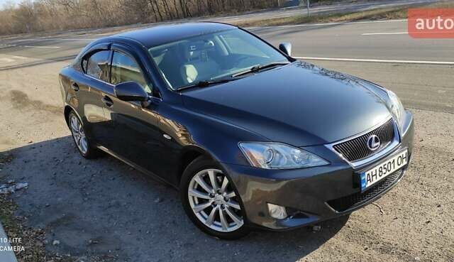 Сірий Лексус ІС, об'ємом двигуна 2.2 л та пробігом 290 тис. км за 9000 $, фото 1 на Automoto.ua