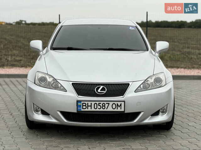 Серый Лексус ИС, объемом двигателя 2.5 л и пробегом 200 тыс. км за 8000 $, фото 1 на Automoto.ua