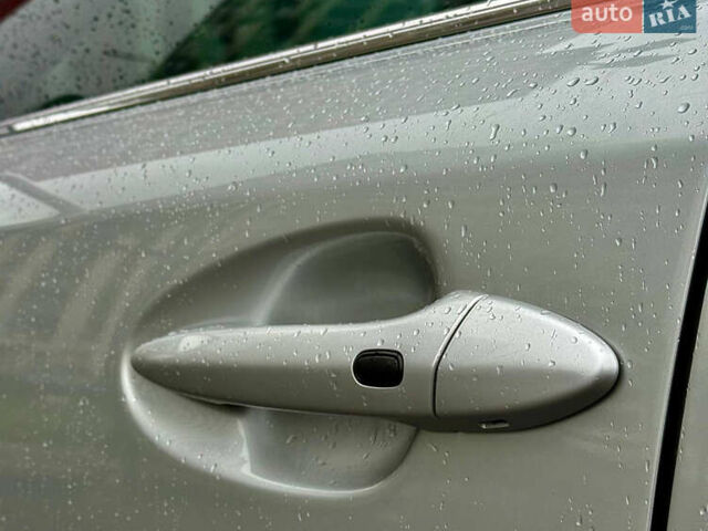 Сірий Лексус ІС, об'ємом двигуна 2.5 л та пробігом 283 тис. км за 8300 $, фото 14 на Automoto.ua