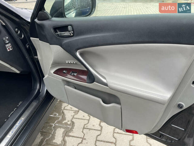 Сірий Лексус ІС, об'ємом двигуна 2.23 л та пробігом 308 тис. км за 6900 $, фото 58 на Automoto.ua