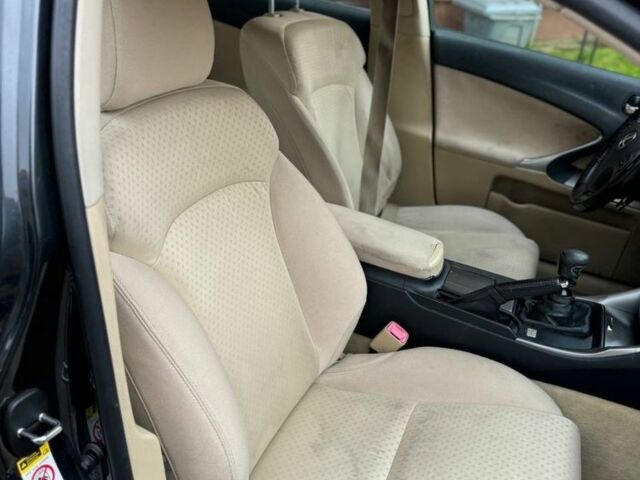 Сірий Лексус ІС, об'ємом двигуна 2.2 л та пробігом 250 тис. км за 3700 $, фото 9 на Automoto.ua