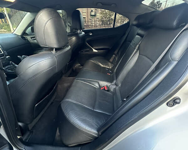 Серый Лексус ИС, объемом двигателя 2.23 л и пробегом 300 тыс. км за 4000 $, фото 7 на Automoto.ua