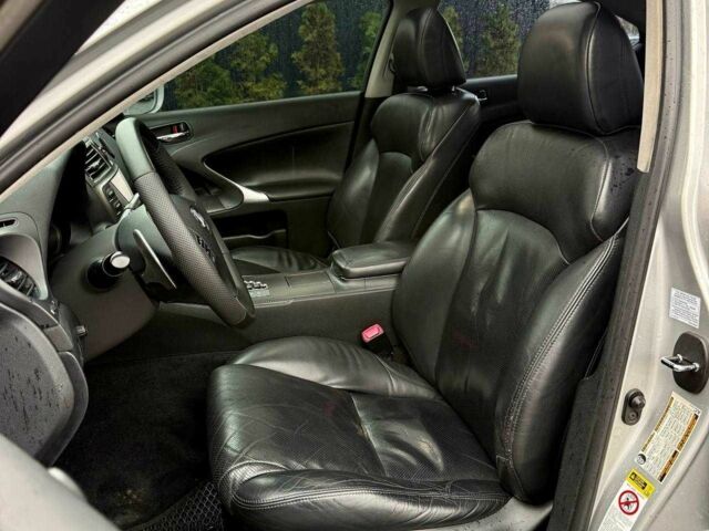 Сірий Лексус ІС, об'ємом двигуна 2.5 л та пробігом 283 тис. км за 8300 $, фото 12 на Automoto.ua