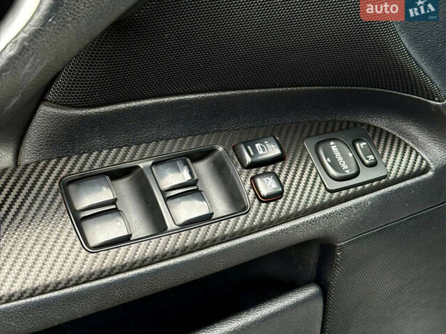 Сірий Лексус ІС, об'ємом двигуна 2.5 л та пробігом 283 тис. км за 8300 $, фото 17 на Automoto.ua