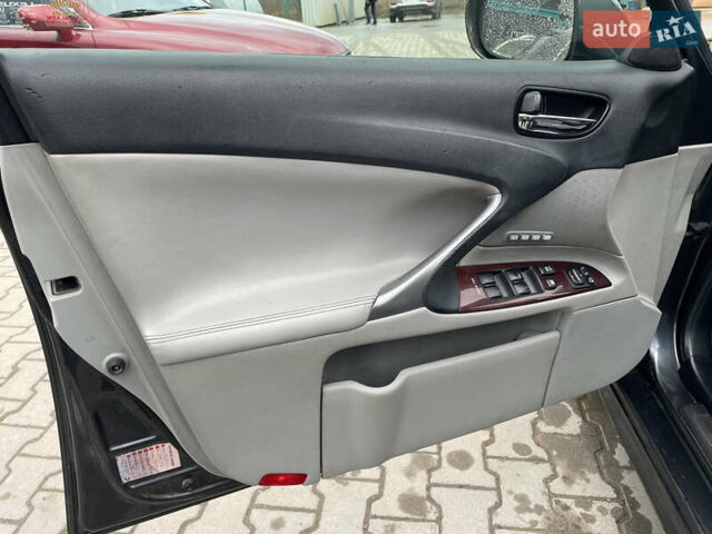 Серый Лексус ИС, объемом двигателя 2.23 л и пробегом 307 тыс. км за 7000 $, фото 59 на Automoto.ua