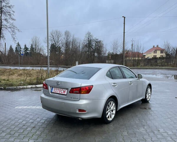 Серый Лексус ИС, объемом двигателя 2.23 л и пробегом 300 тыс. км за 3850 $, фото 4 на Automoto.ua