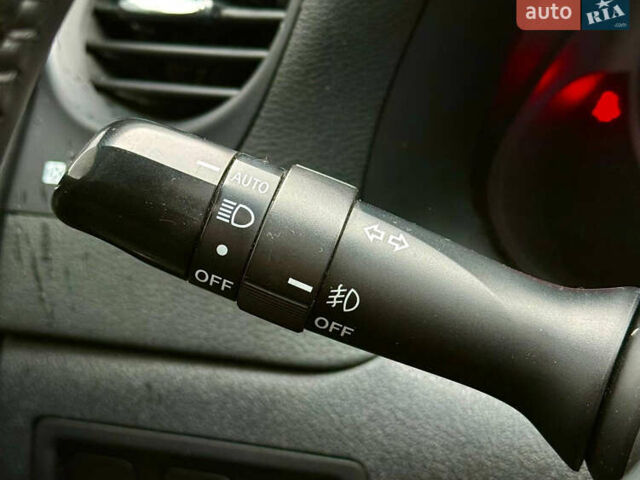 Сірий Лексус ІС, об'ємом двигуна 2.5 л та пробігом 283 тис. км за 8300 $, фото 18 на Automoto.ua
