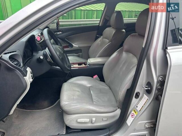 Сірий Лексус ІС, об'ємом двигуна 2.5 л та пробігом 203 тис. км за 9990 $, фото 11 на Automoto.ua