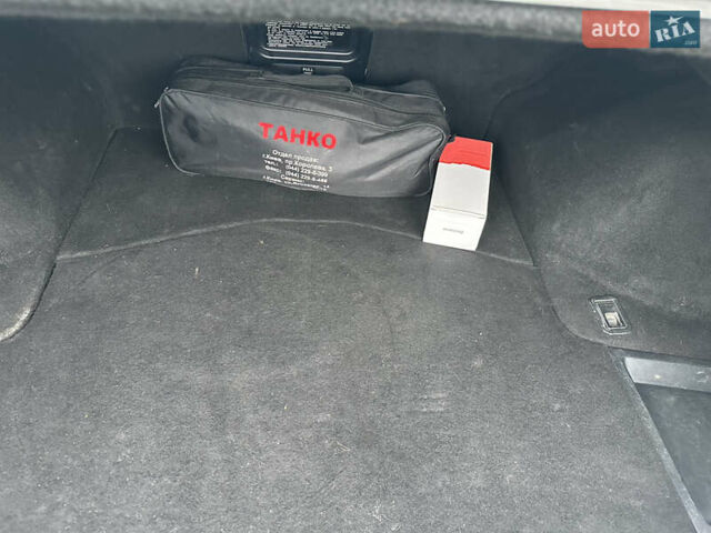 Сірий Лексус ІС, об'ємом двигуна 3 л та пробігом 170 тис. км за 10000 $, фото 2 на Automoto.ua