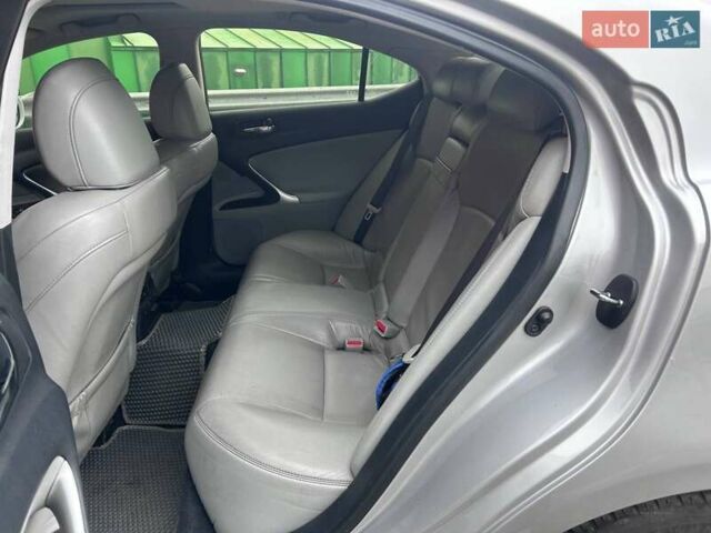 Сірий Лексус ІС, об'ємом двигуна 2.5 л та пробігом 203 тис. км за 11490 $, фото 11 на Automoto.ua