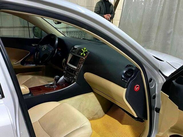 Серый Лексус ИС, объемом двигателя 3 л и пробегом 220 тыс. км за 7000 $, фото 4 на Automoto.ua