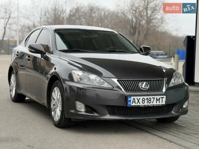 Сірий Лексус ІС, об'ємом двигуна 2.5 л та пробігом 182 тис. км за 9200 $, фото 3 на Automoto.ua