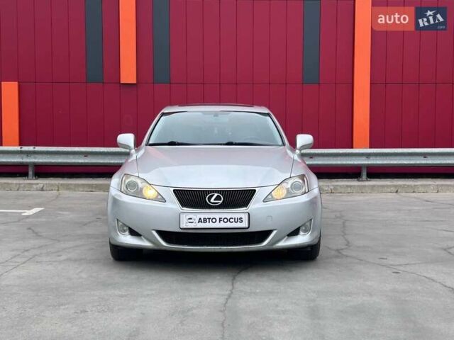 Сірий Лексус ІС, об'ємом двигуна 2.5 л та пробігом 203 тис. км за 9990 $, фото 2 на Automoto.ua