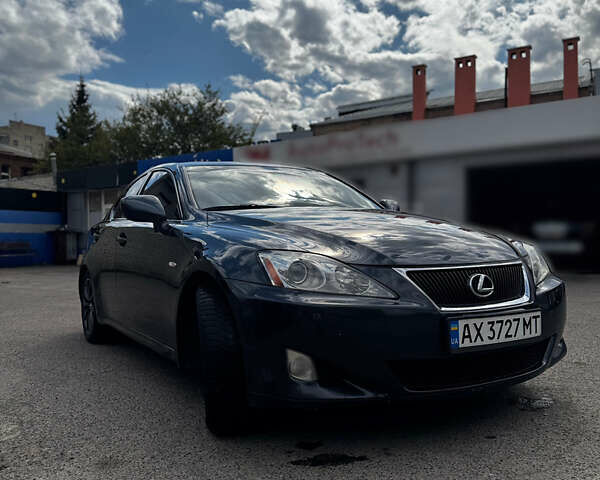 Серый Лексус ИС, объемом двигателя 3 л и пробегом 190 тыс. км за 9400 $, фото 2 на Automoto.ua