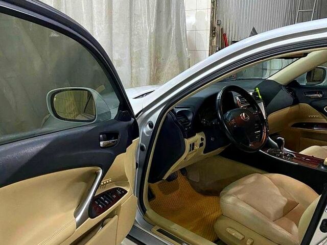 Серый Лексус ИС, объемом двигателя 3 л и пробегом 220 тыс. км за 7000 $, фото 3 на Automoto.ua
