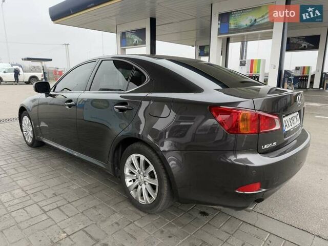 Сірий Лексус ІС, об'ємом двигуна 2.5 л та пробігом 182 тис. км за 9200 $, фото 10 на Automoto.ua