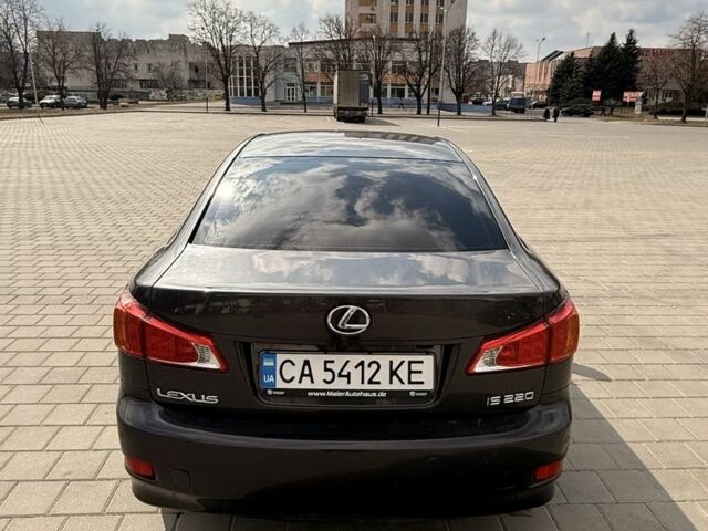 Серый Лексус ИС, объемом двигателя 2.2 л и пробегом 240 тыс. км за 9000 $, фото 2 на Automoto.ua