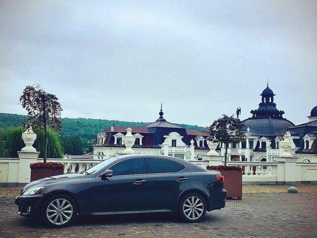 Серый Лексус ИС, объемом двигателя 2.5 л и пробегом 177 тыс. км за 10500 $, фото 1 на Automoto.ua