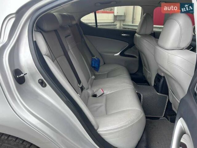 Сірий Лексус ІС, об'ємом двигуна 2.5 л та пробігом 203 тис. км за 11490 $, фото 8 на Automoto.ua