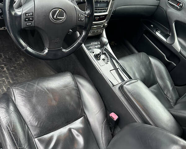 Сірий Лексус ІС, об'ємом двигуна 3 л та пробігом 166 тис. км за 10900 $, фото 5 на Automoto.ua