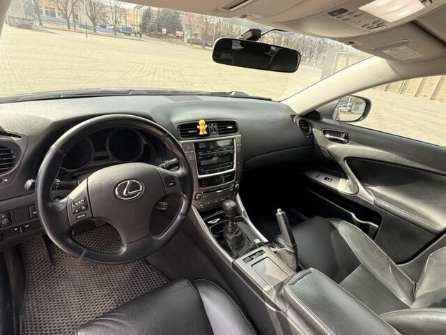 Серый Лексус ИС, объемом двигателя 2.2 л и пробегом 240 тыс. км за 9000 $, фото 5 на Automoto.ua