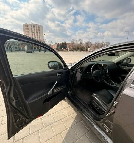 Сірий Лексус ІС, об'ємом двигуна 2.23 л та пробігом 240 тис. км за 9000 $, фото 10 на Automoto.ua