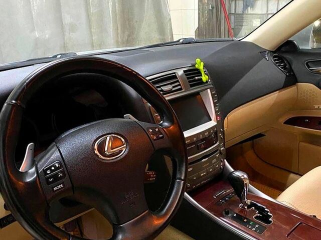 Серый Лексус ИС, объемом двигателя 3 л и пробегом 220 тыс. км за 7000 $, фото 5 на Automoto.ua