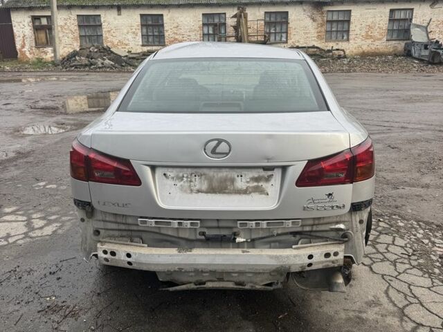 Серый Лексус ИС, объемом двигателя 2.2 л и пробегом 340 тыс. км за 2200 $, фото 4 на Automoto.ua