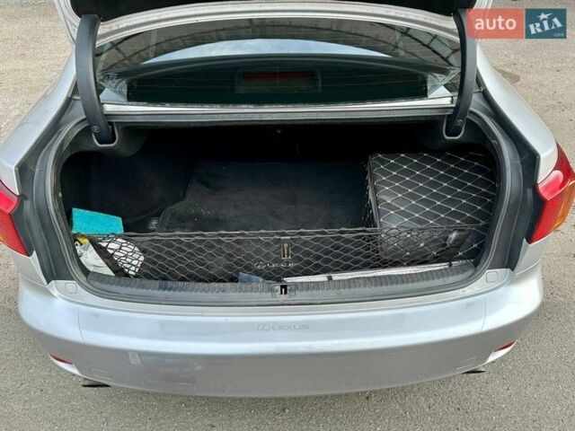 Сірий Лексус ІС, об'ємом двигуна 2.5 л та пробігом 193 тис. км за 11700 $, фото 11 на Automoto.ua
