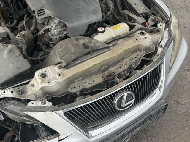 Серый Лексус ИС, объемом двигателя 2.2 л и пробегом 340 тыс. км за 2200 $, фото 7 на Automoto.ua