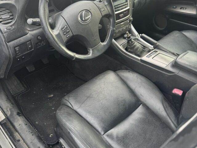 Серый Лексус ИС, объемом двигателя 2.2 л и пробегом 340 тыс. км за 2200 $, фото 6 на Automoto.ua