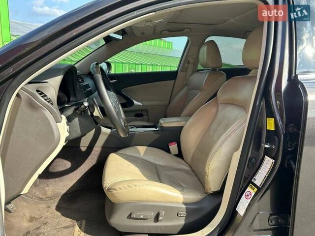 Сірий Лексус ІС, об'ємом двигуна 2.5 л та пробігом 165 тис. км за 11990 $, фото 9 на Automoto.ua