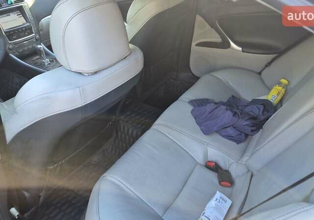 Серый Лексус ИС, объемом двигателя 2.5 л и пробегом 245 тыс. км за 12600 $, фото 2 на Automoto.ua