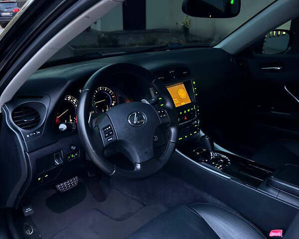 Серый Лексус ИС, объемом двигателя 2.5 л и пробегом 310 тыс. км за 11800 $, фото 3 на Automoto.ua