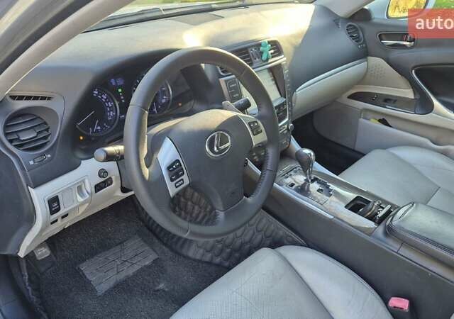 Серый Лексус ИС, объемом двигателя 2.5 л и пробегом 245 тыс. км за 12600 $, фото 3 на Automoto.ua