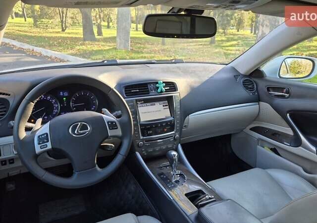 Серый Лексус ИС, объемом двигателя 2.5 л и пробегом 245 тыс. км за 12600 $, фото 4 на Automoto.ua