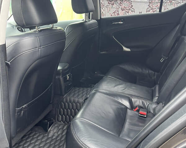 Сірий Лексус ІС, об'ємом двигуна 2.5 л та пробігом 270 тис. км за 11500 $, фото 18 на Automoto.ua